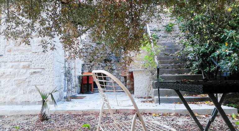 Vacation home with garden & patio — photo 4