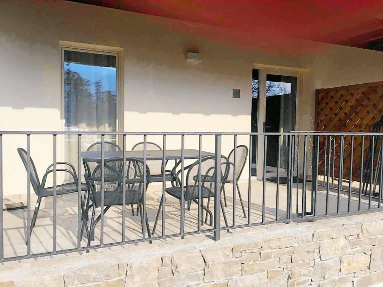 Holiday apartment with garden & heated pool — photo 5