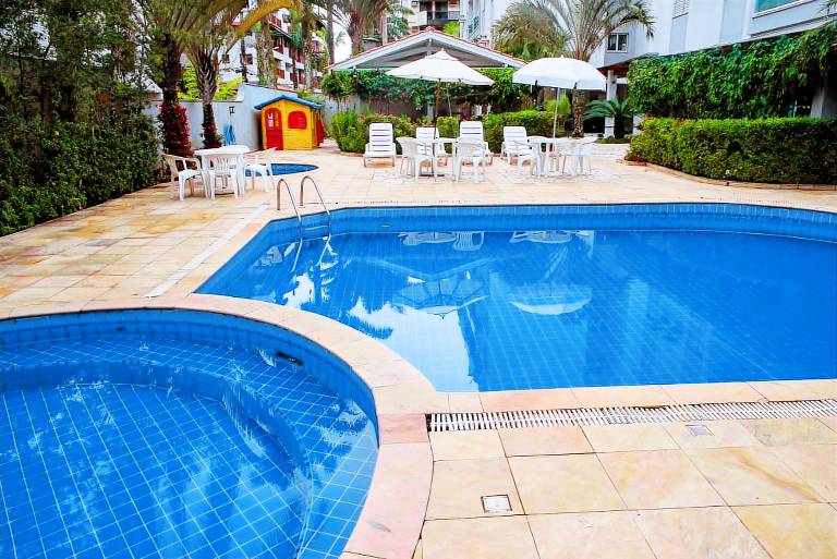 Cobertura com Churrasq e piscina a 250m da praia