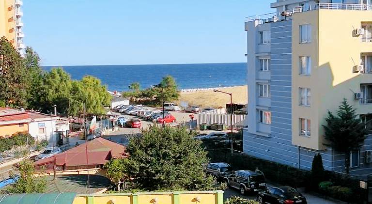 Charming holiday apartment with patio & private pool | Close to the beach | Perfect for remote work | Pet-friendly in Sunny beach