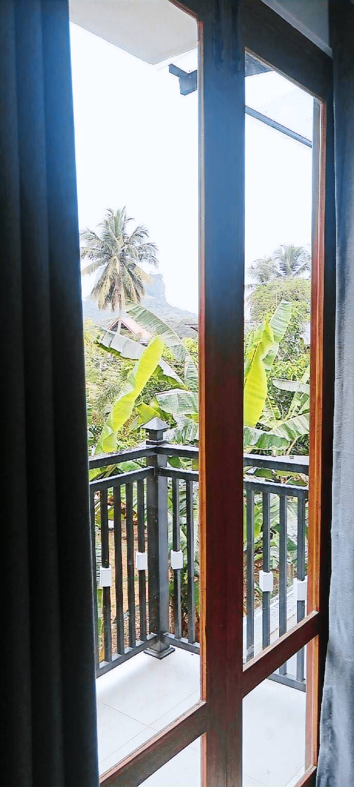 Ample vacation home with yard & pool | Water view | Perfect for remote work | Pets allowed — photo 4