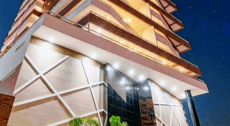 Serviced apartment with patio, pool & grill in Praia Grande