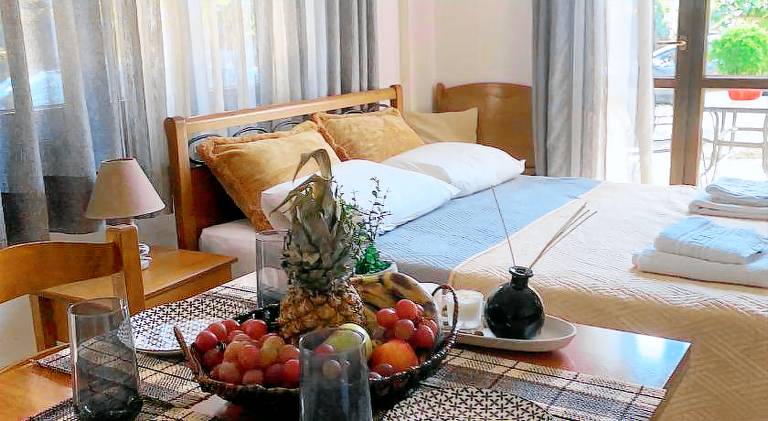 Vacation home with yard & terrace in South Pelion