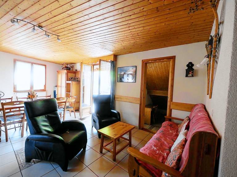 Gite with barbecue, terrace & garden — photo 4