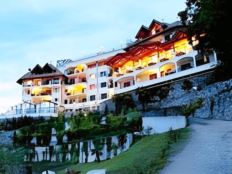 Hotel Finkennest - Panoramic Garden Resort in Schenna