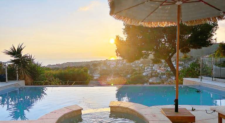 Fully equipped villa with private pool, jacuzzi & terrace | Dogs allowed in Bandol
