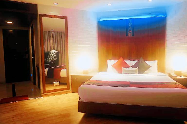 SFO Hotel and Suites