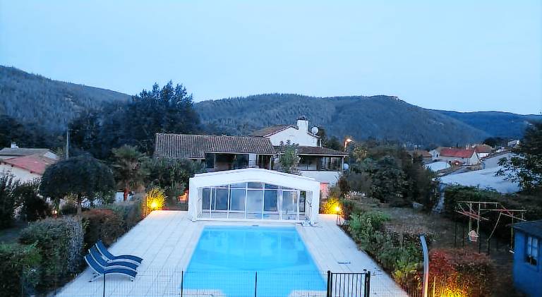 Vacation home with pool — photo 4
