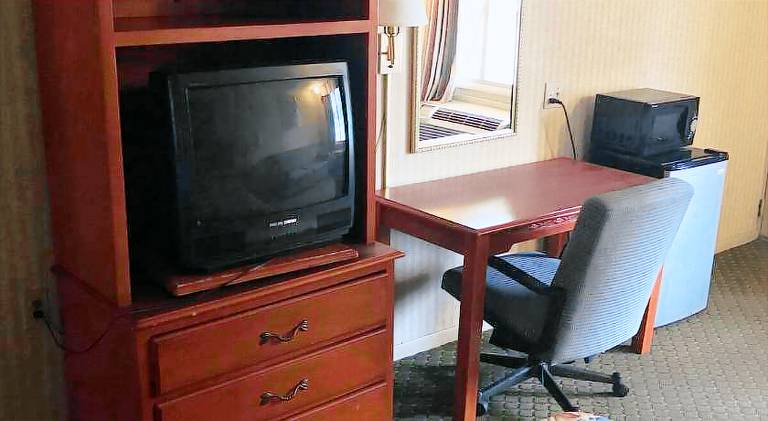 Home Town Inn — photo 4