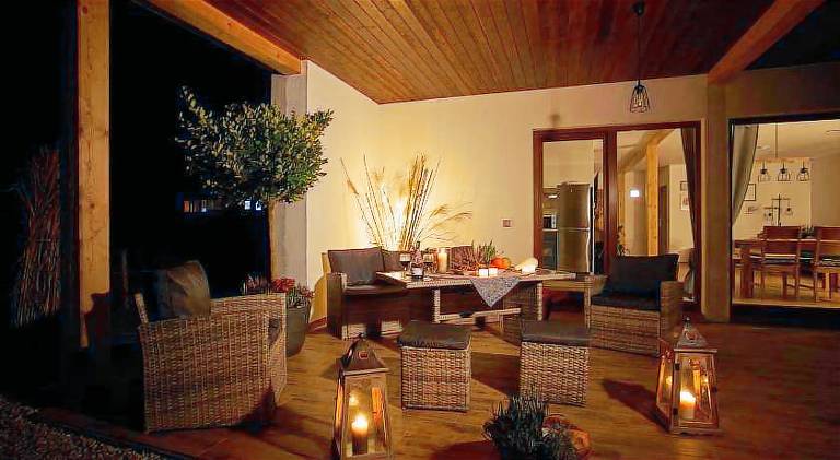 Holiday apartment with terrace, hot tub & yard — photo 3