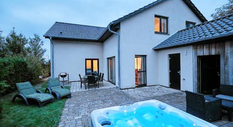 Holiday apartment with jacuzzi, sauna & pool — photo 3