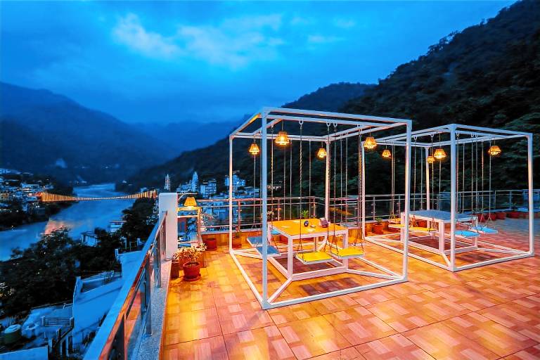GoSTOPS Rishikesh, Lakshaman Jhula — photo 2