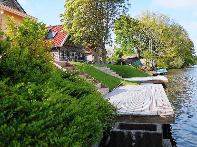 Reihenendhaus in ruhiger Lage mit Wasserzugang