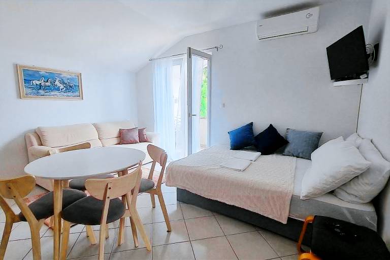 One bedroom apartment with balcony and sea view Lokva Rogoznica, Omiš (A-25499-d) — photo 3