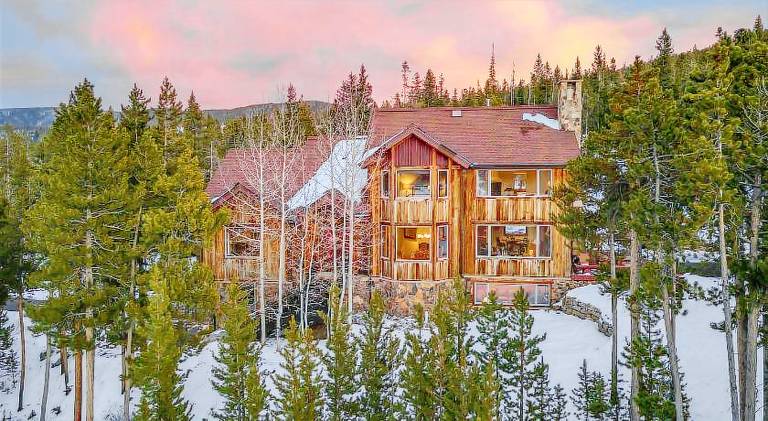 Fully equipped beautiful house with yard, terrace & jacuzzi | Pets are welcome in Breckenridge, CO