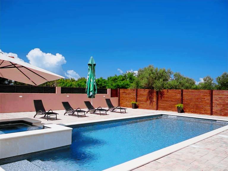 Wunderschöne Villa mit privatem Fitnessstudio und Pool - TA Leut — photo 2