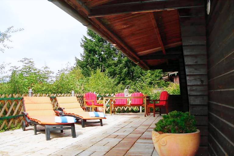 Fully equipped vacation home with yard, patio & barbeque | Dogs allowed — photo 2