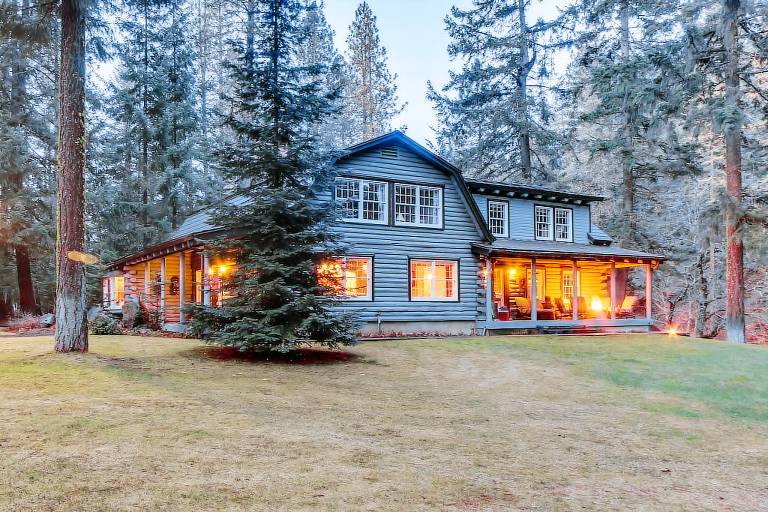 House  Trout Lake