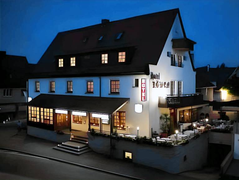Lowen Hotel & Restaurant in Nuertingen