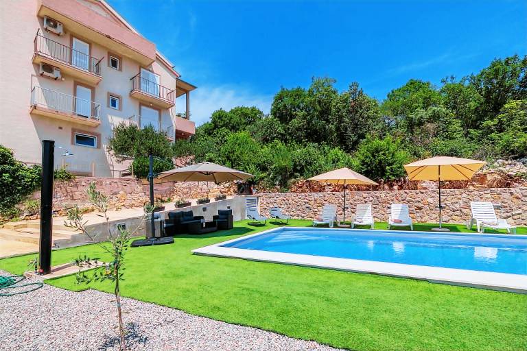Picturesque flat just 350 metres from the beach with panoramic sea views, pool, outdoor shower — photo 4