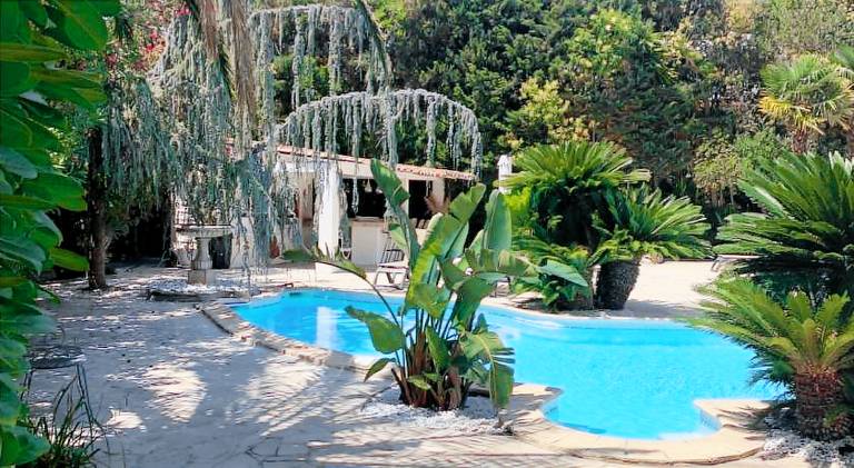 Ample villa with terrace, BBQ & yard | Good for workation | Dogs allowed in Cannes