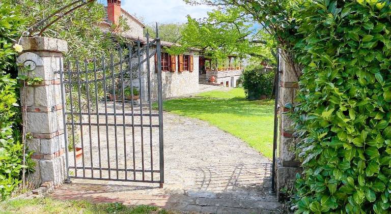 Nice vacation home with patio, private pool & barbeque | Pet-friendly in Radda in Chianti