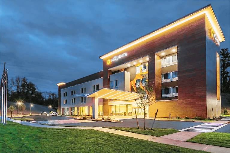 La Quinta Inn & Suites by Wyndham Clifton Park Saratoga Area