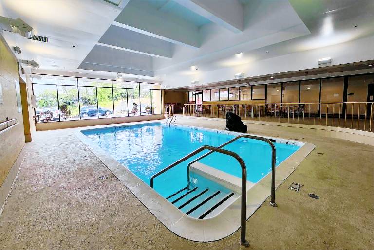 La Quinta Inn & Suites by Wyndham Stamford / New York City — photo 2