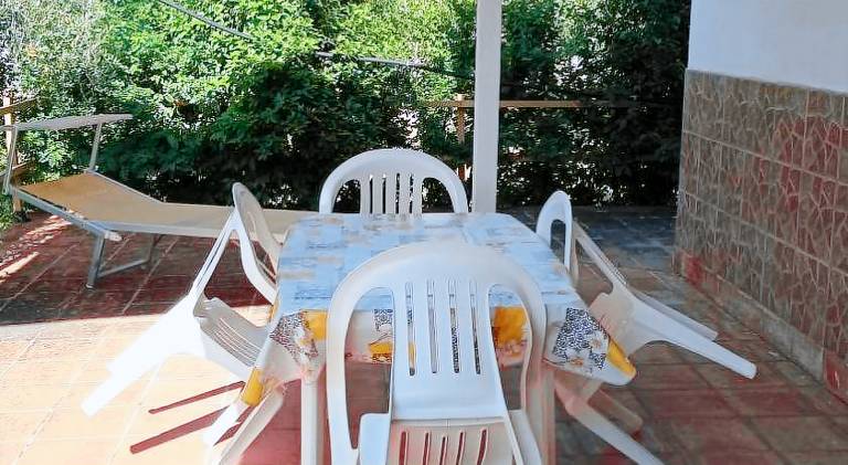 Vacation home with terrace, yard & barbecue — photo 3