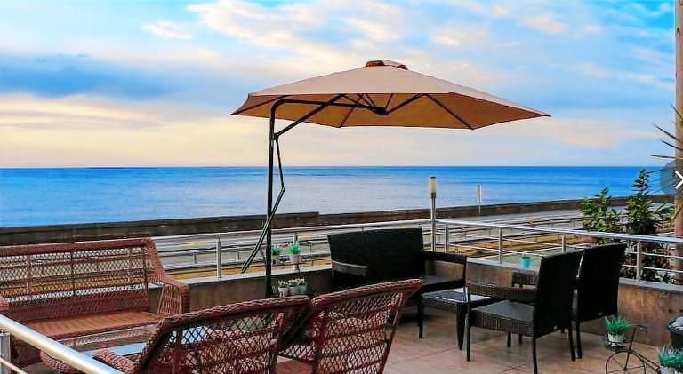 Serviced apartment with patio, private pool & hot tub | Perfect for remote work — photo 3