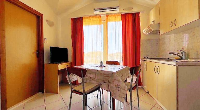 Holiday apartment with terrace, garden & grill | Beach nearby | Perfect for remote work | Pets allowed — photo 2