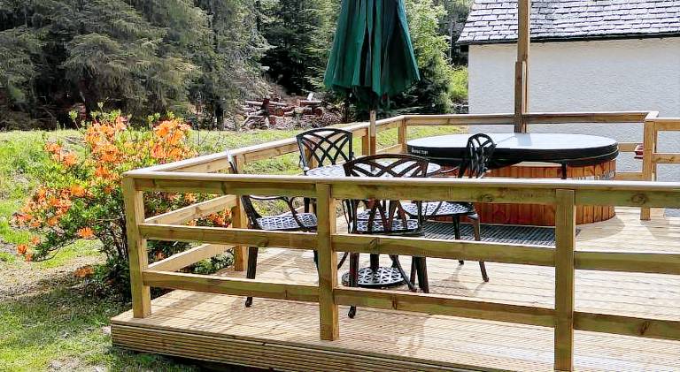 Vacation home with hot tub — photo 3