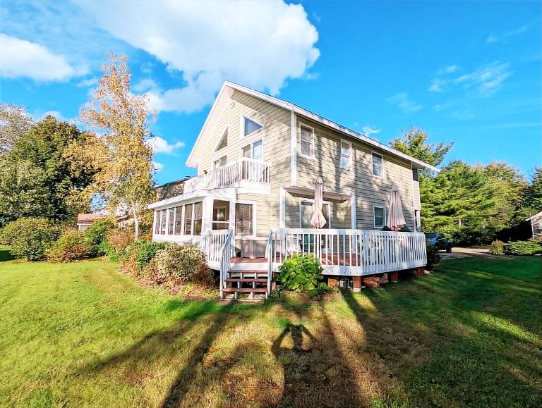 House  Lake Winnisquam