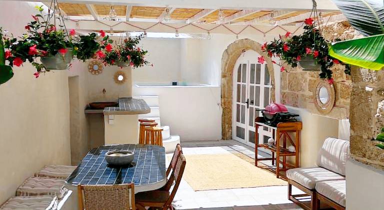 Rental apartment with hot tub — photo 4