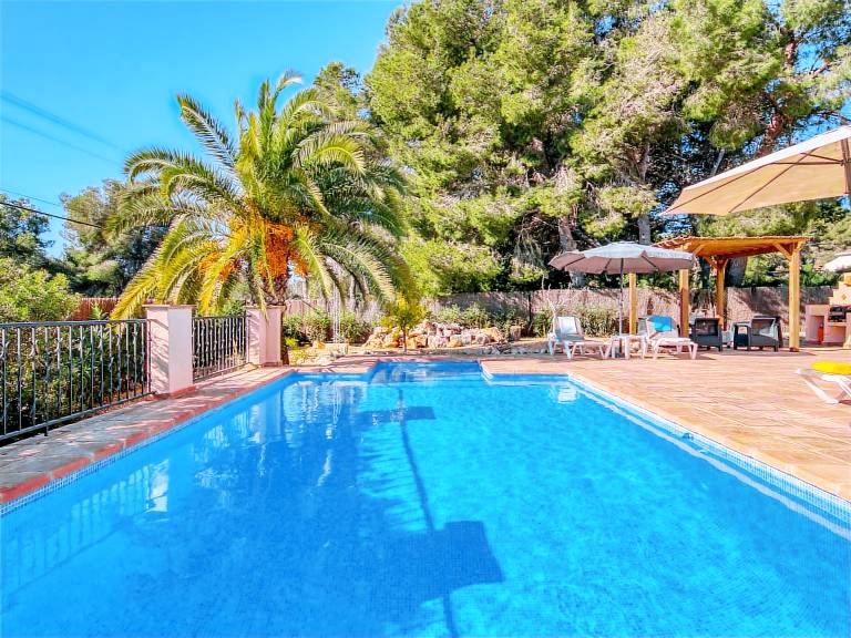 Vacation home with private pool, patio & barbeque | Nature view — photo 2