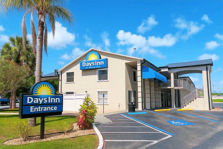 Days Inn by Wyndham Bradenton I-75 in Bradenton, FL