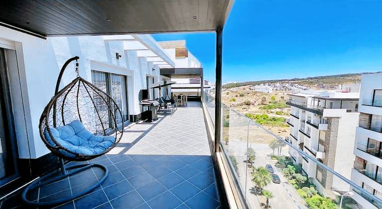 The Pearl Penthouse - Jacuzzi & Views — photo 4