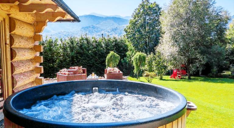 Chalet with jacuzzi — photo 4