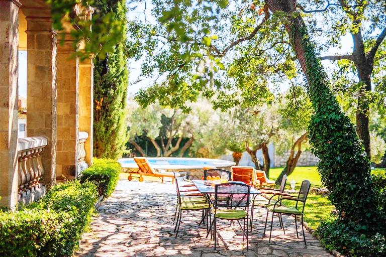 Child-friendly villa with yard, patio & barbecue | Pool view | Pet-friendly — photo 2