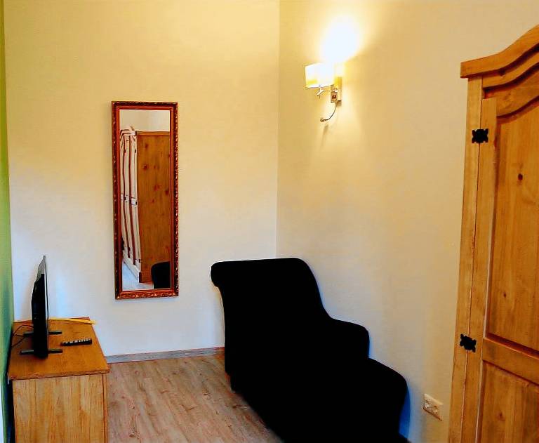 Rental apartment with garden & BBQ | Garden view — photo 4