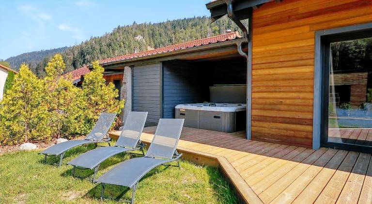 Chalet with jacuzzi | Pet-friendly — photo 5