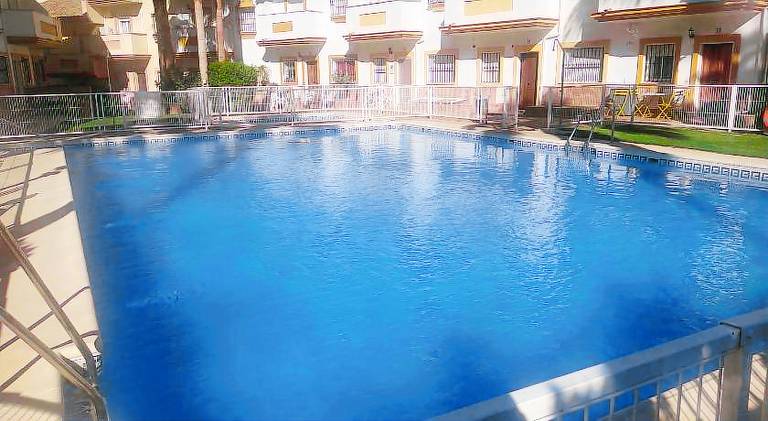 Vacation home with pool, patio & grill — photo 5
