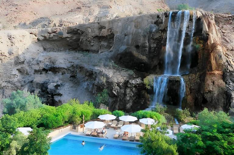 Fully equipped beautiful villa with jacuzzi, garden & patio | Perfect for remote work | Pets are welcome — photo 4