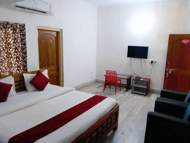 DhamStay Hotel Madison Homestay Near Tech Mahindra