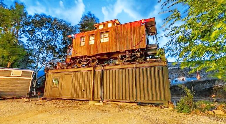 Vacation home | Suitable for remote work in Colorado Springs, CO