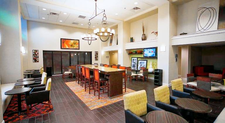 Hampton Inn & Suites Valdosta/Conference Center — photo 2