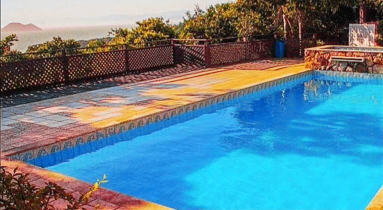 Vacation home with pool — photo 3