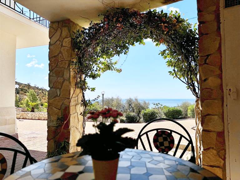 Nice holiday apartment with patio, yard & pool | Pet-friendly — photo 2