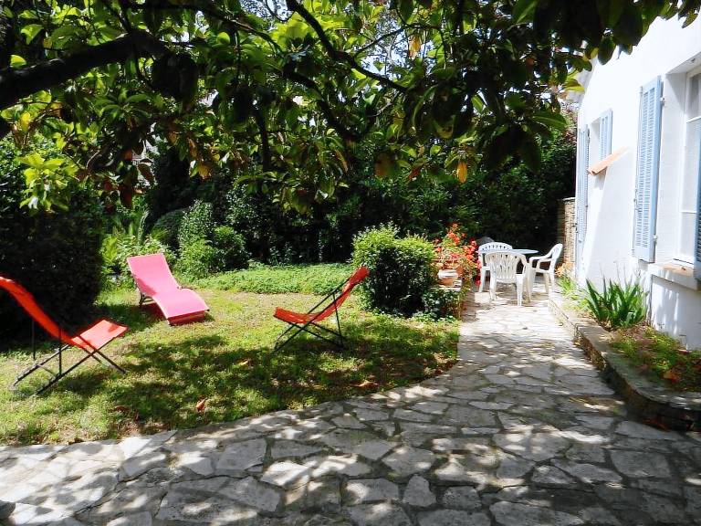 Vacation home with garden & barbeque — photo 2