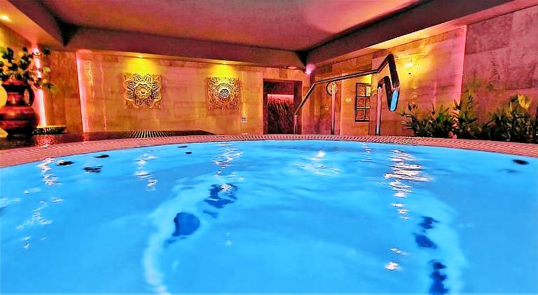 Serviced apartment with patio, hot tub & sauna in Miedzyzdroje